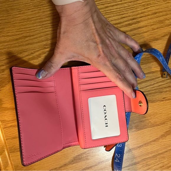 Coach medium corner zip wallet with pink vintage rose print - Picture 4 of 6